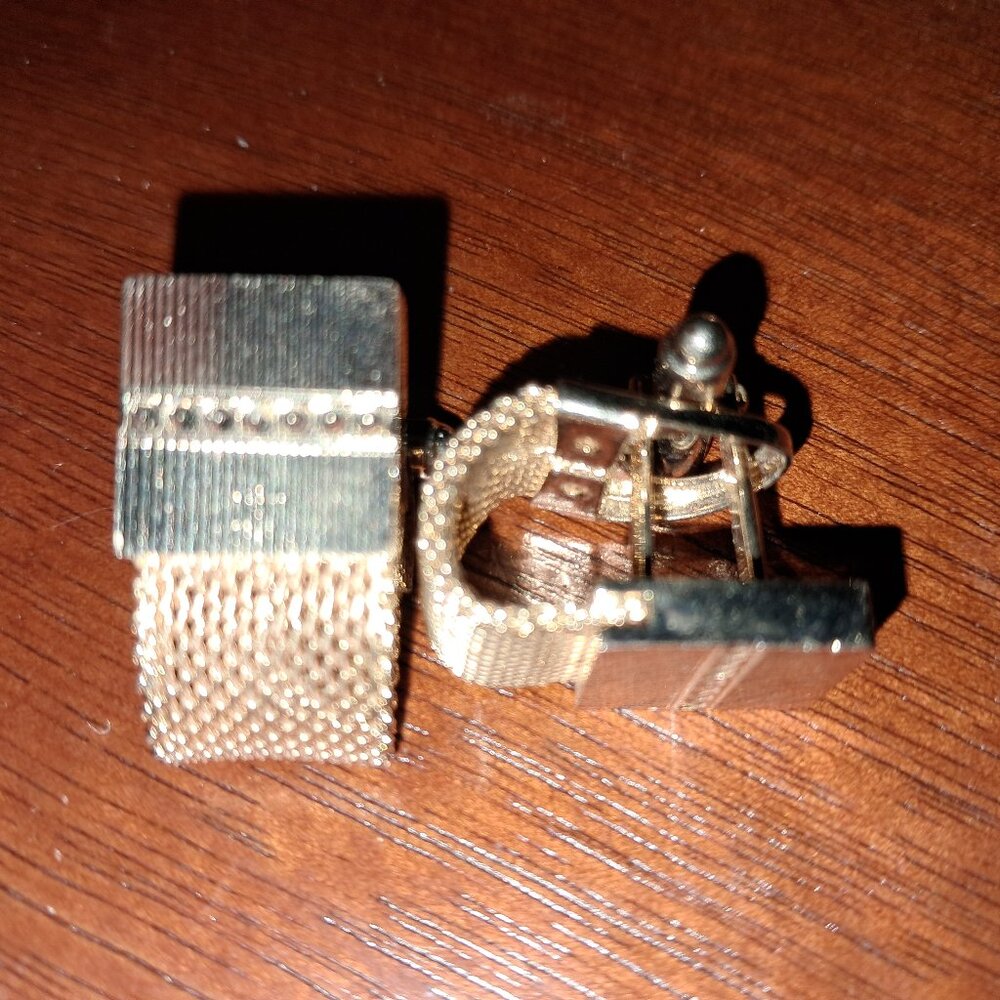Cufflinks